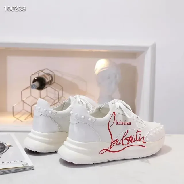 Christian Louboutin أبيض أحمر علوية جلدية مثلية علامة نصية سكريبت أسلوب حياة سنيكرز 3