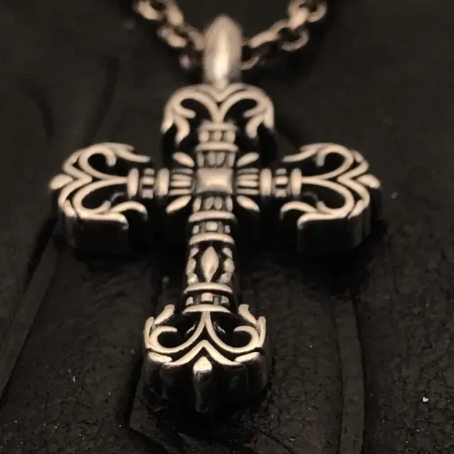 Chrome Hearts قلادة فضية سوداء مزخرفة فيليغران صليب معدنية 9