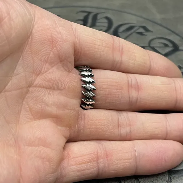 Chrome Hearts 尖刺链条戒指 银色路障带 高抛光金属戒指 2