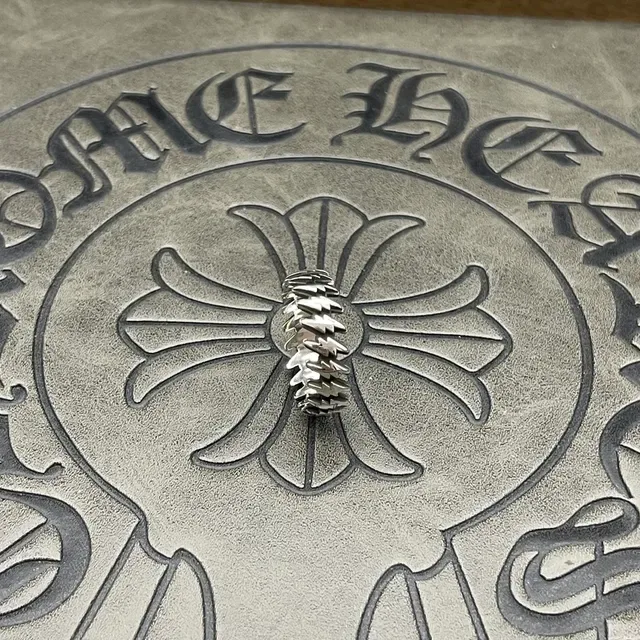 Chrome Hearts 尖刺链条戒指 银色路障带 高抛光金属戒指 5
