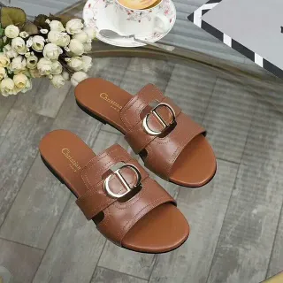 Christian Dior भूरा चांदी डबल स्ट्रैप धातु CD बकल स्लिपर्स