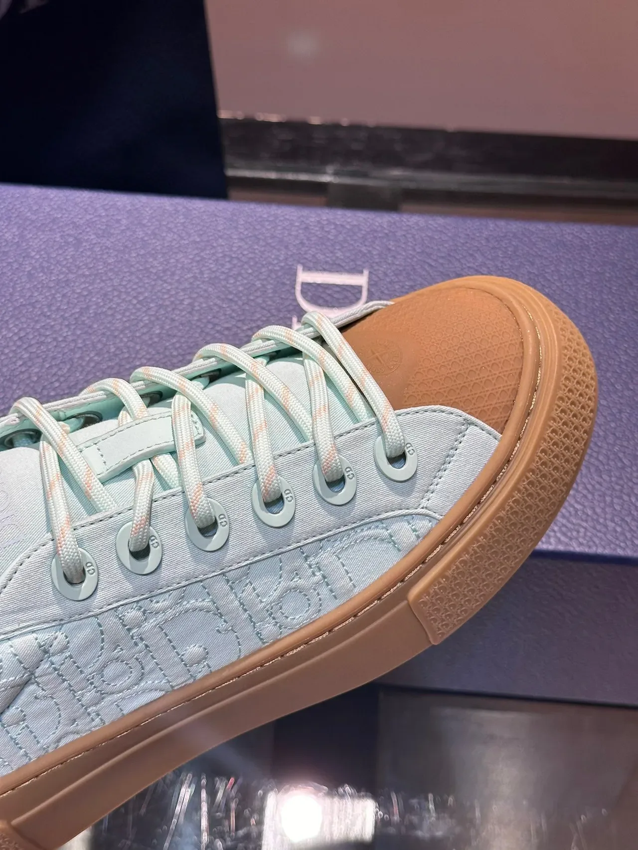 Dior B23 Monogramme embossé Aqua et Gum Lifestyle Sneakers 4