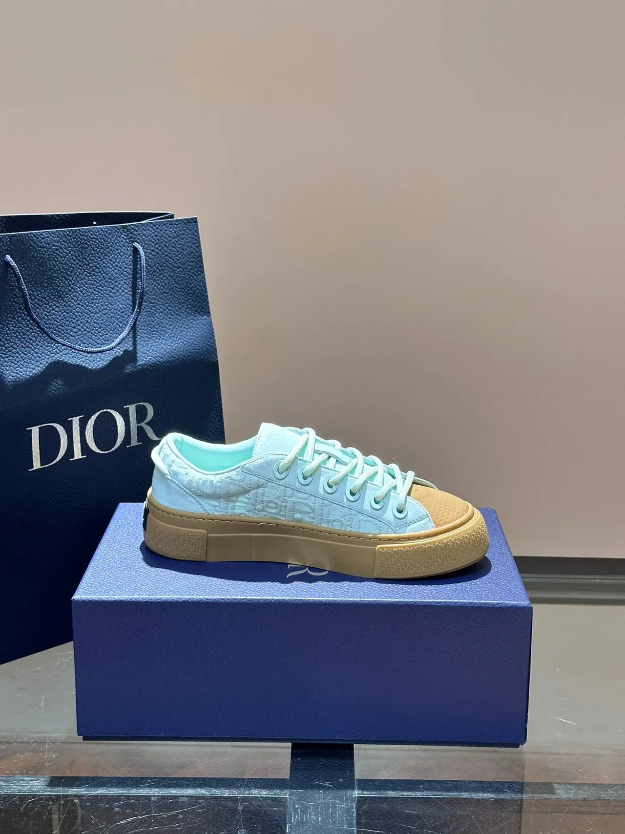 Dior B23 Monogramme embossé Aqua et Gum Lifestyle Sneakers 6
