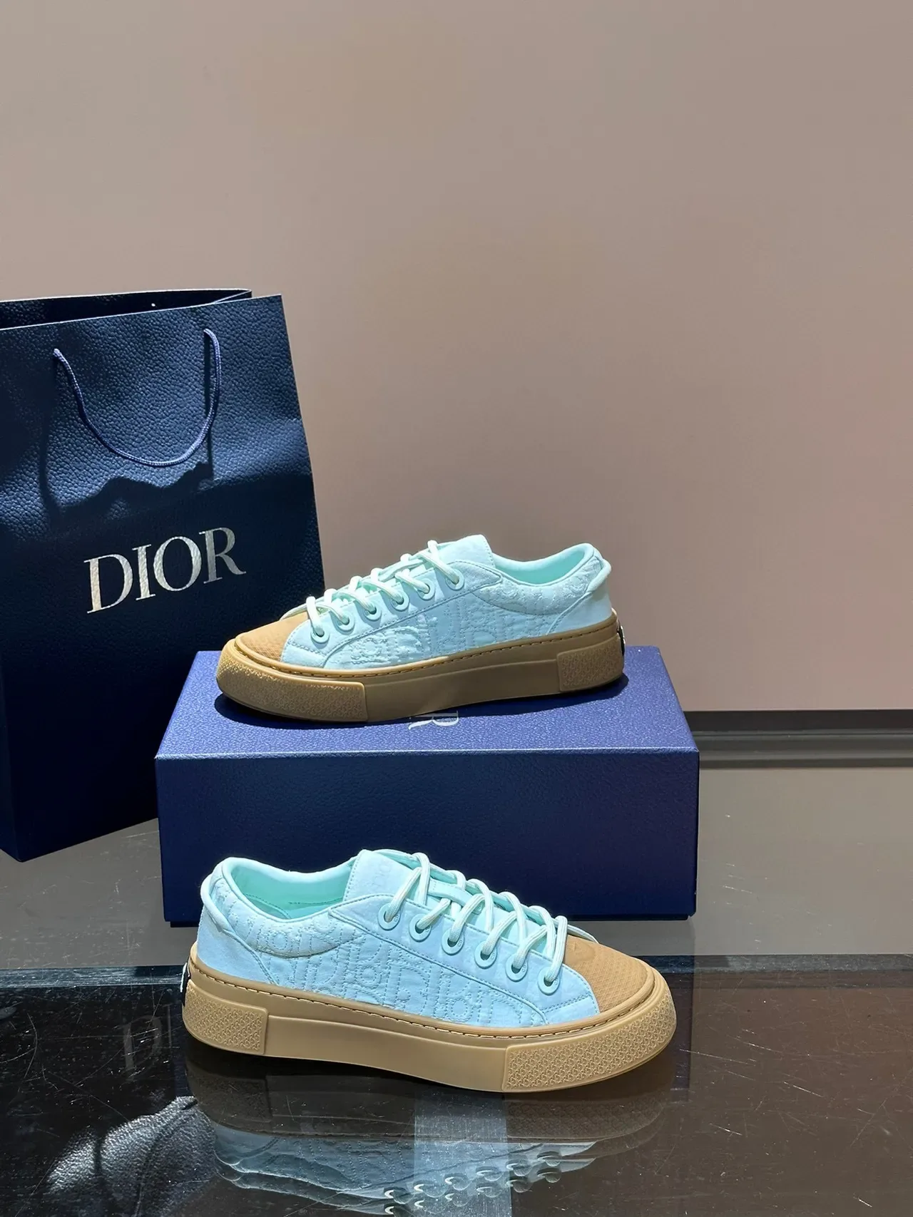 Dior B23 Monogramme embossé Aqua et Gum Lifestyle Sneakers 7