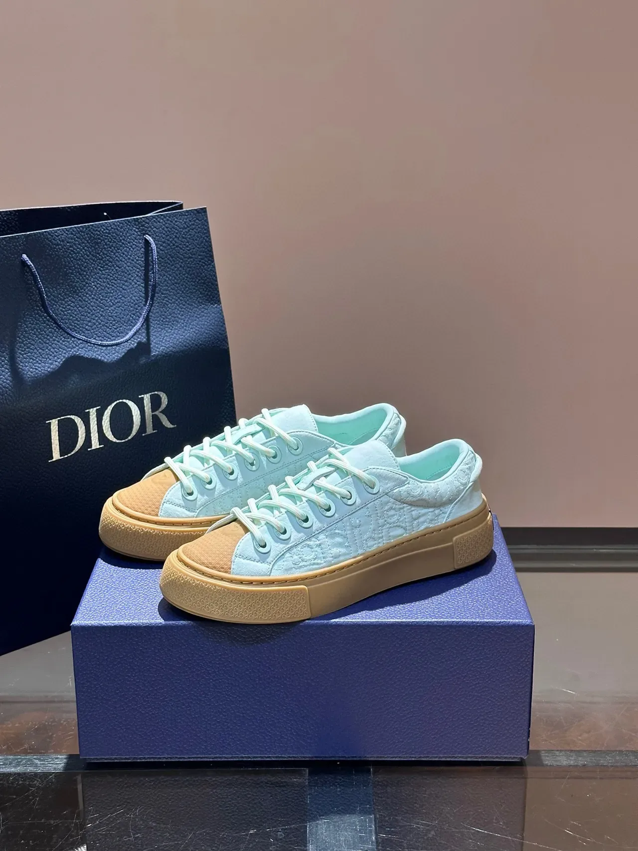 Dior B23 Monogramme embossé Aqua et Gum Lifestyle Sneakers 8