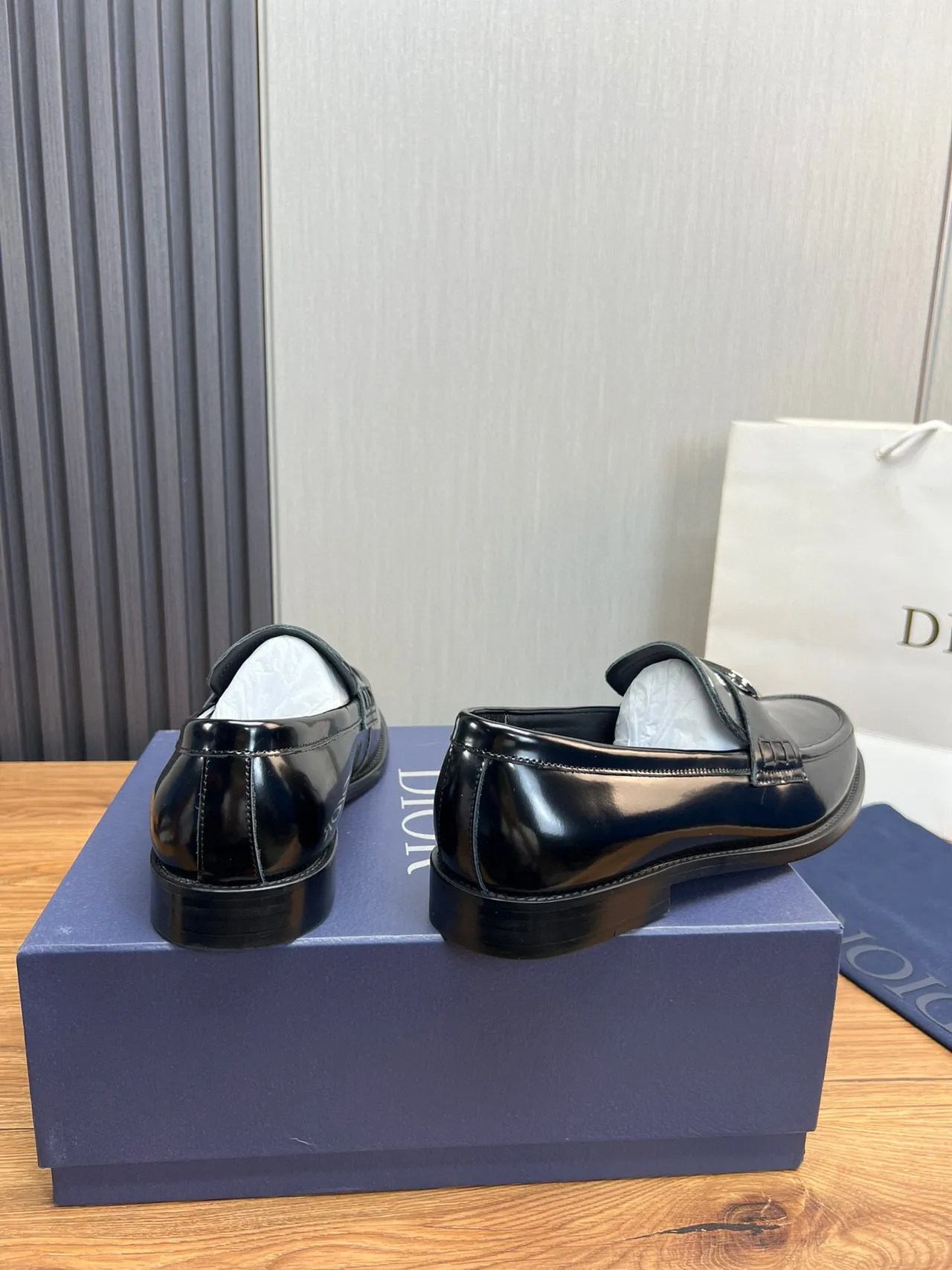Dior B27 Loafer de Cuero Pulido Negro con Correa Única 2