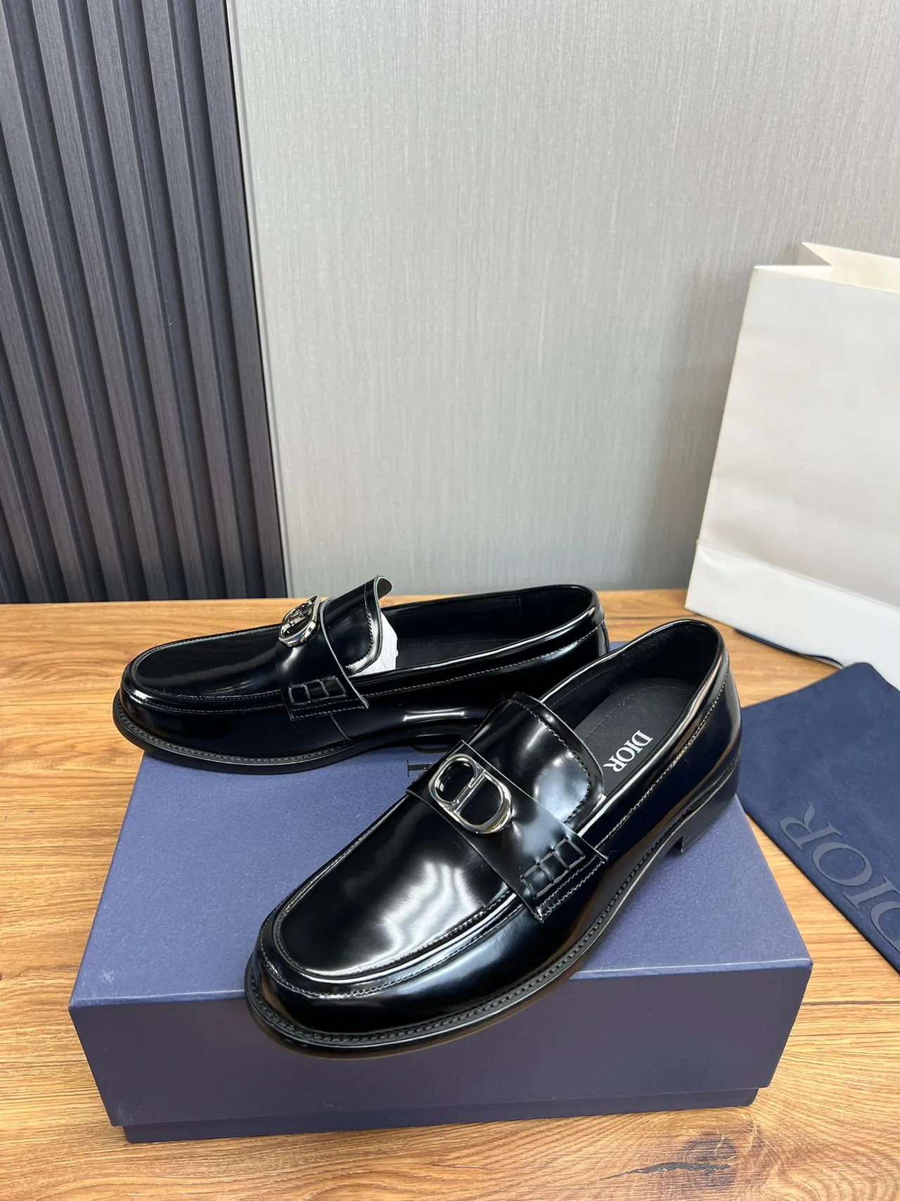 Dior B27 Loafer de Cuero Pulido Negro con Correa Única 4