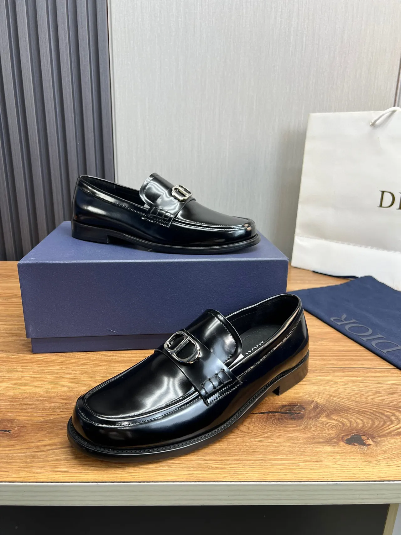Dior B27 Loafer de Cuero Pulido Negro con Correa Única 5