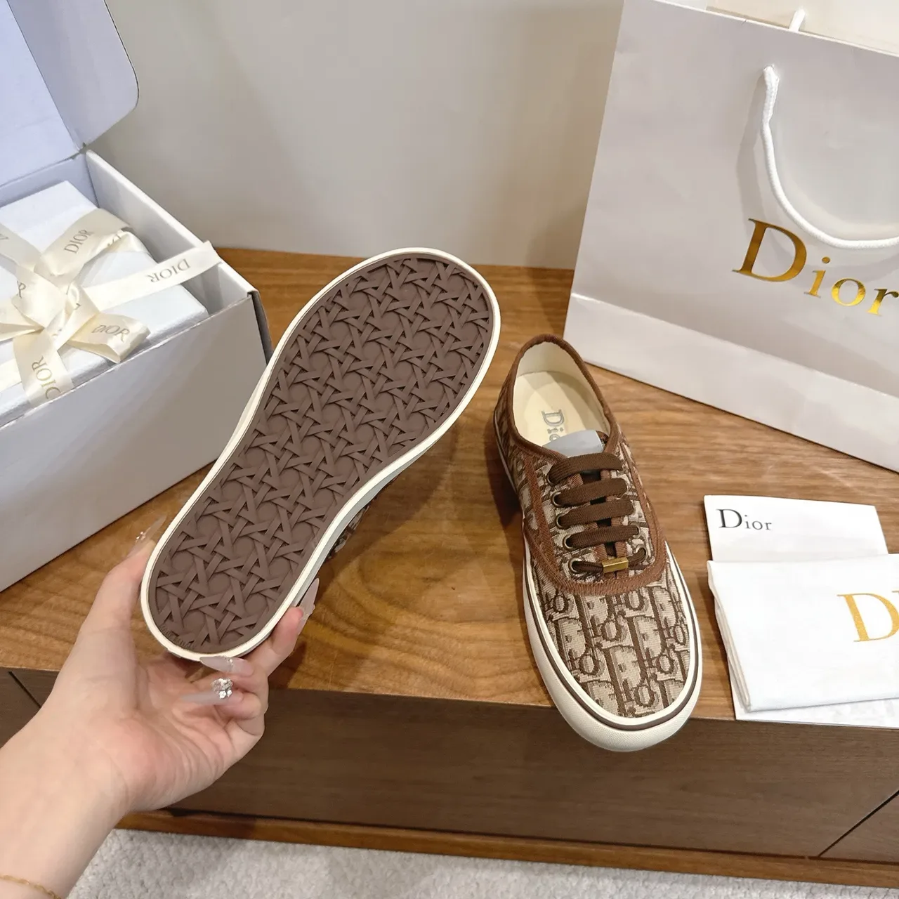 Dior B27 मोनोग्राम कैनवास ब्राउन बेज लाइफस्टाइल स्नीकर 2
