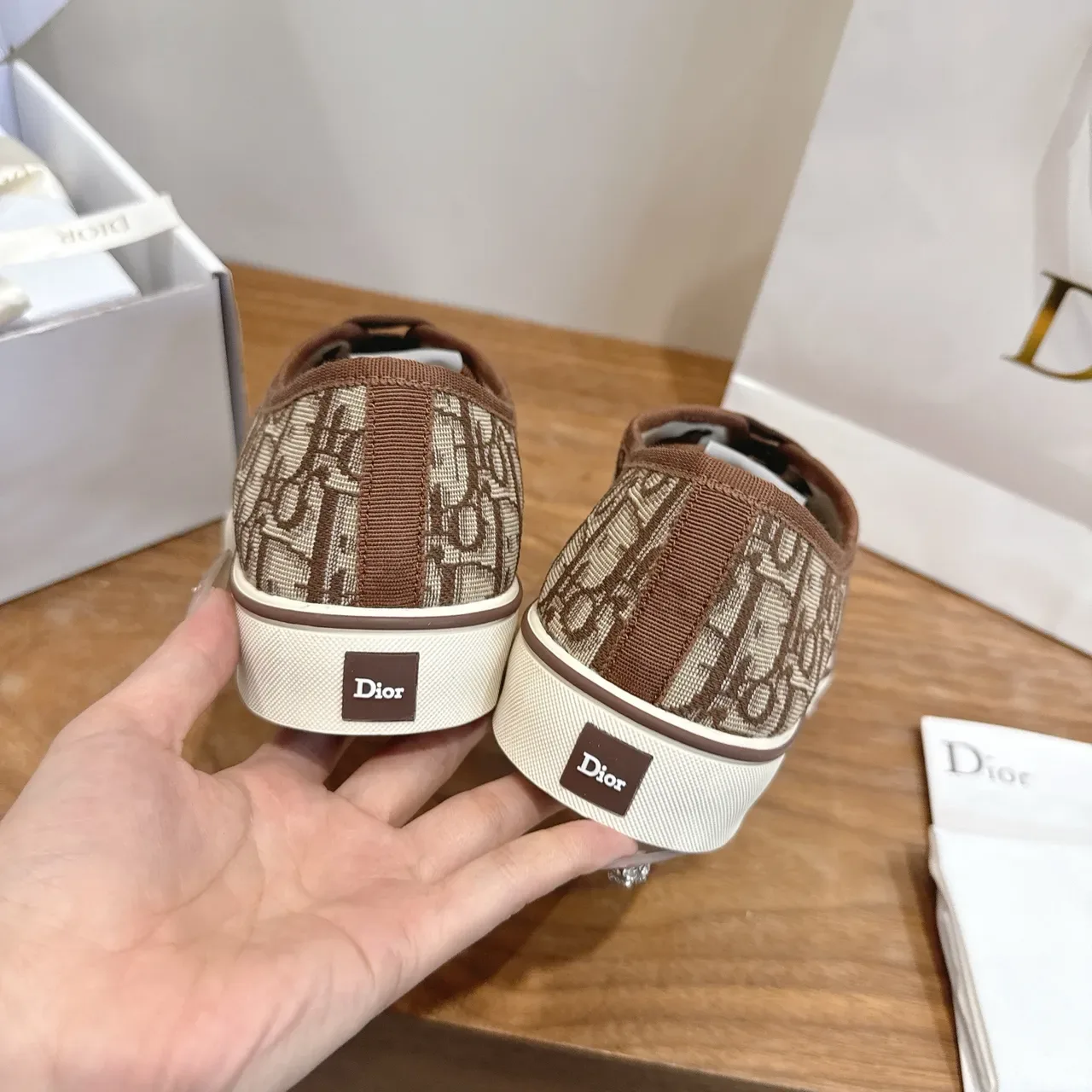 Dior B27 मोनोग्राम कैनवास ब्राउन बेज लाइफस्टाइल स्नीकर 3