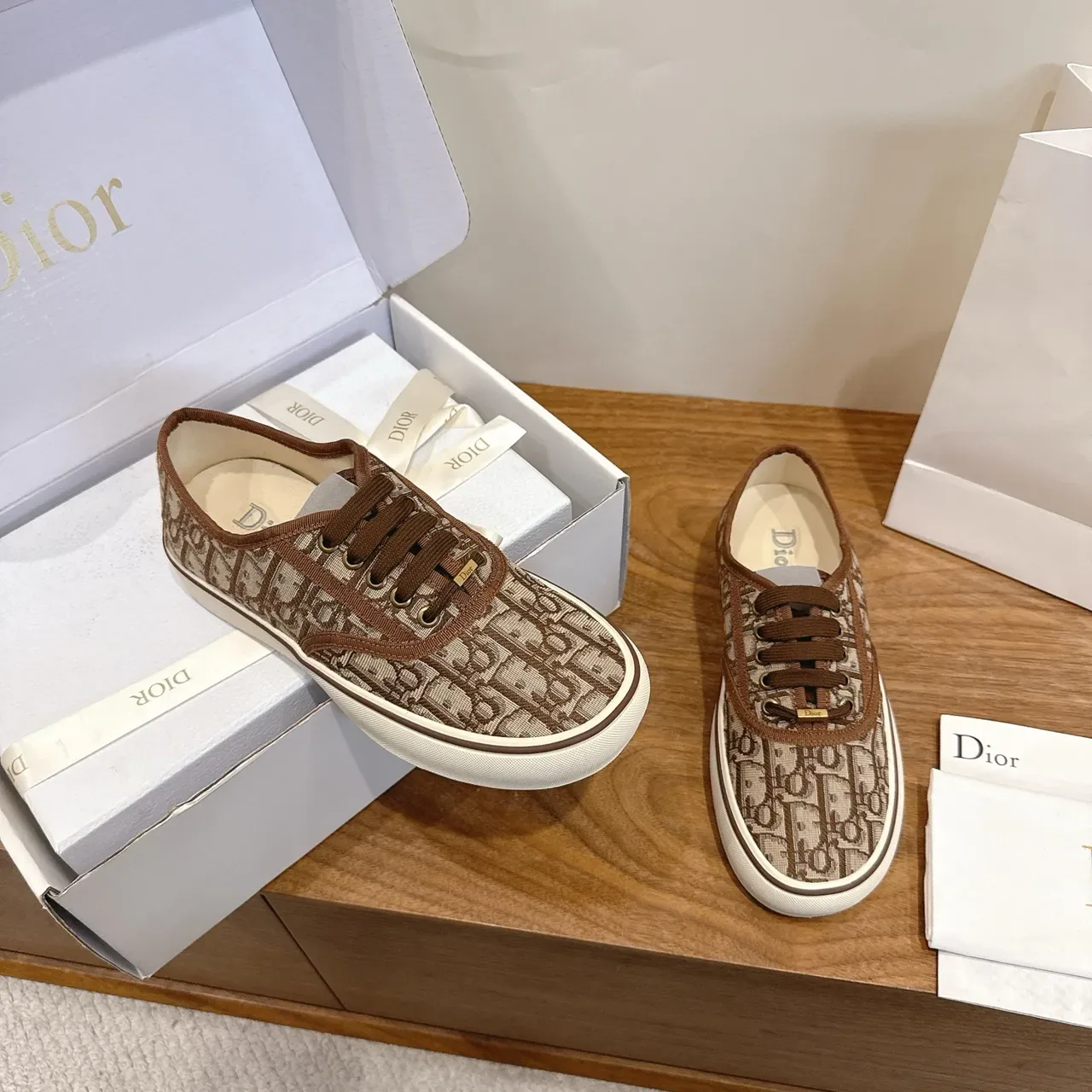 Dior B27 मोनोग्राम कैनवास ब्राउन बेज लाइफस्टाइल स्नीकर 4