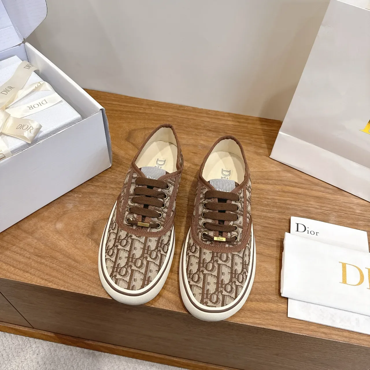Dior B27 मोनोग्राम कैनवास ब्राउन बेज लाइफस्टाइल स्नीकर 5
