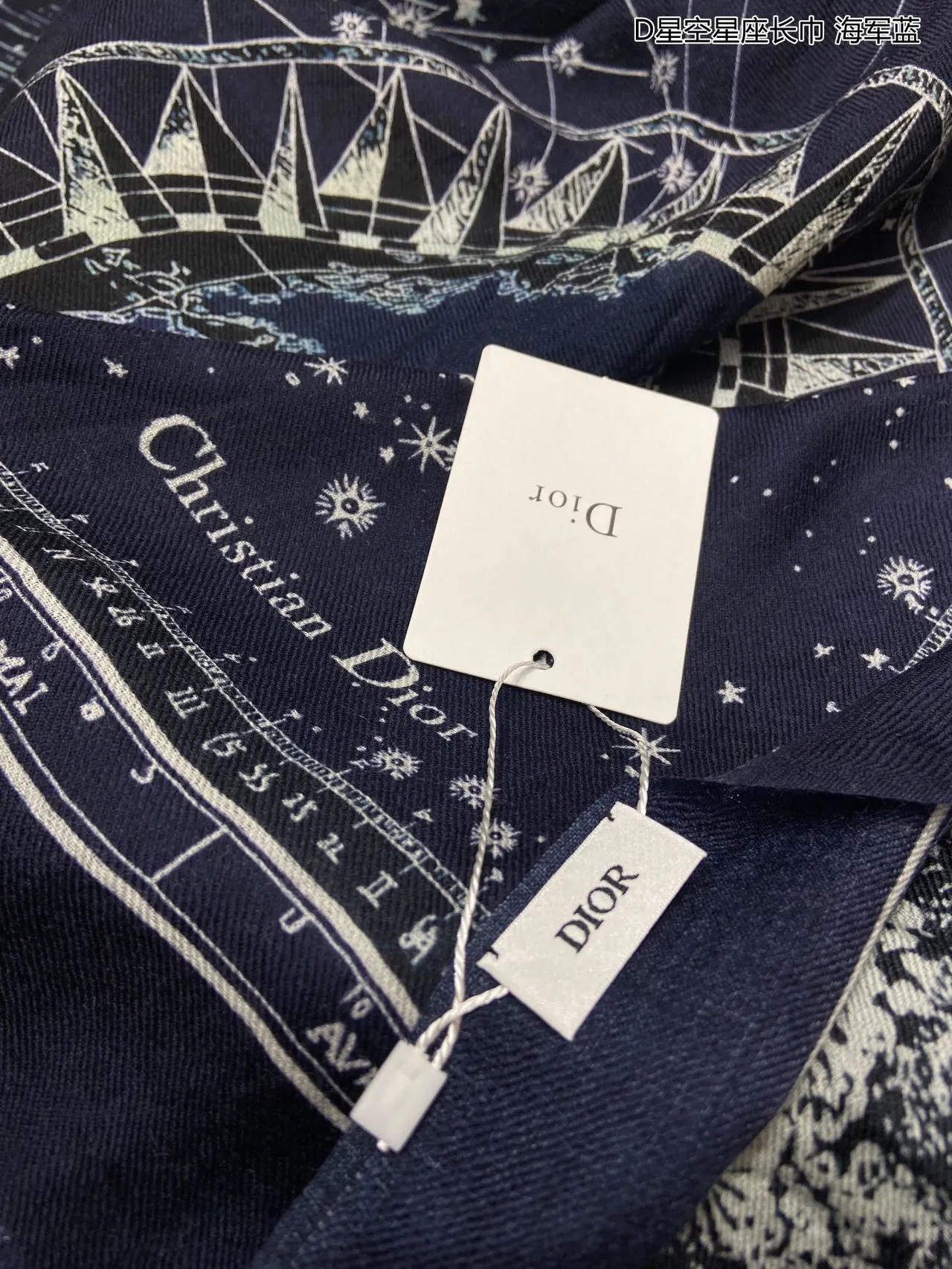 Dior Constellation Bleu Marine Impression Céleste Motif Astronomique Écharpe en Soie 7
