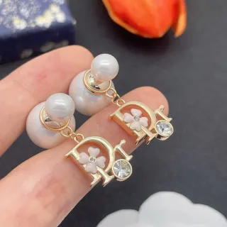 Dior Floral-D Motif أقراط لؤلؤية وكريستال قطرة