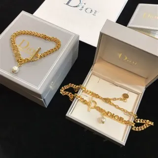 迪奥金色Logo珍珠吊坠手链