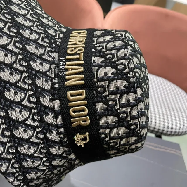 Dior Oblique Monogram Sombrero de cubo 5