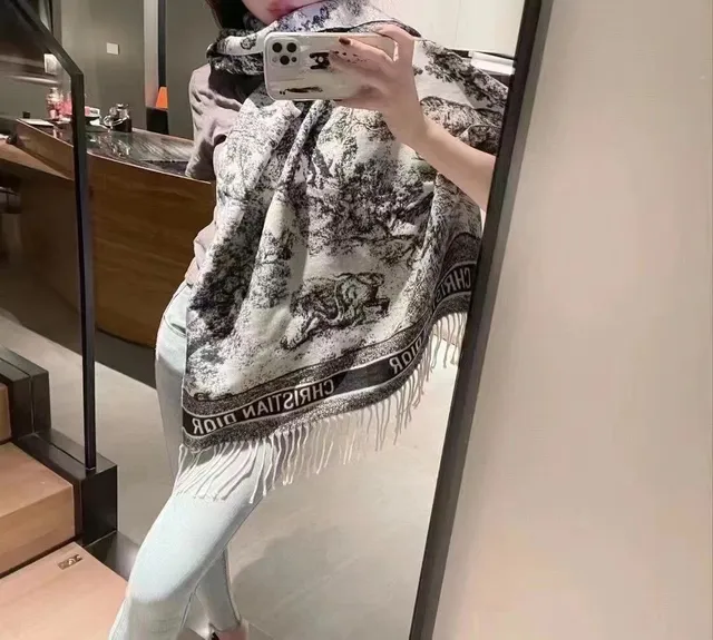 Dior Oblique Print ফ্রিঞ্জযুক্ত উলের শাল 8