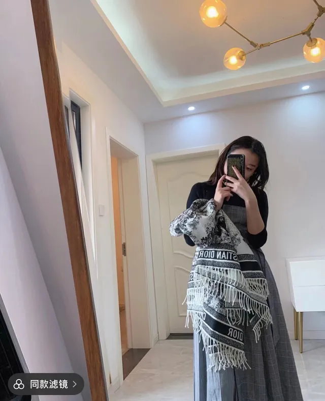 Dior Oblique Print ফ্রিঞ্জযুক্ত উলের শাল 10