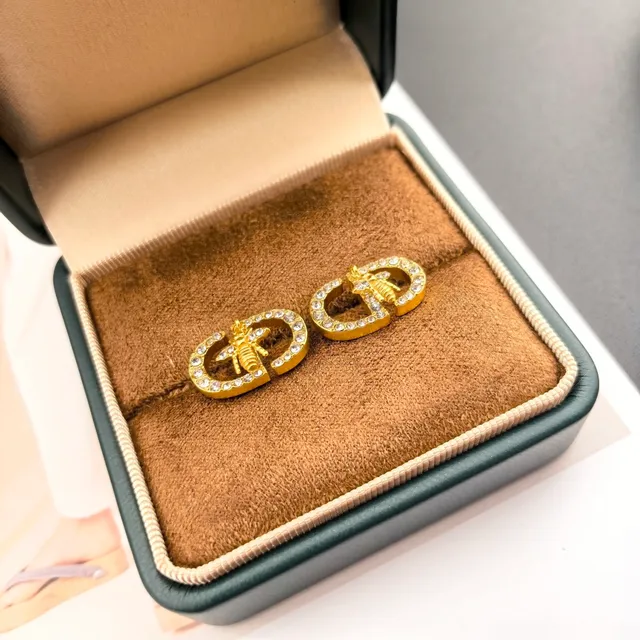 Dior Petit CD Bee Boucles d'oreilles dorées et à cristaux 2