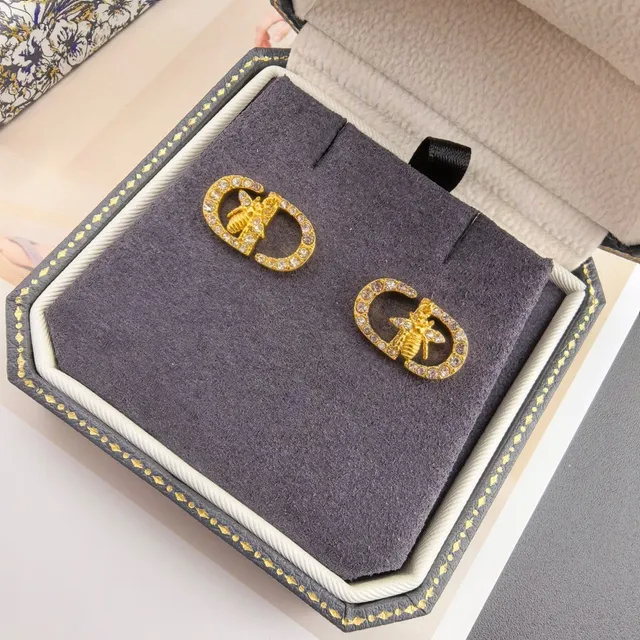 Dior Petit CD Bee Boucles d'oreilles dorées et à cristaux 3