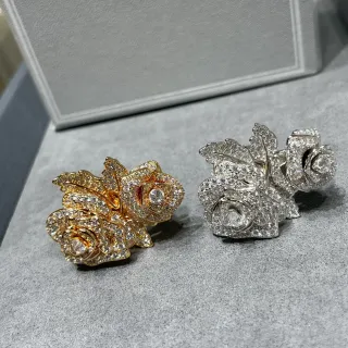 Dior boucles d'oreilles en cristal pavé motif rose