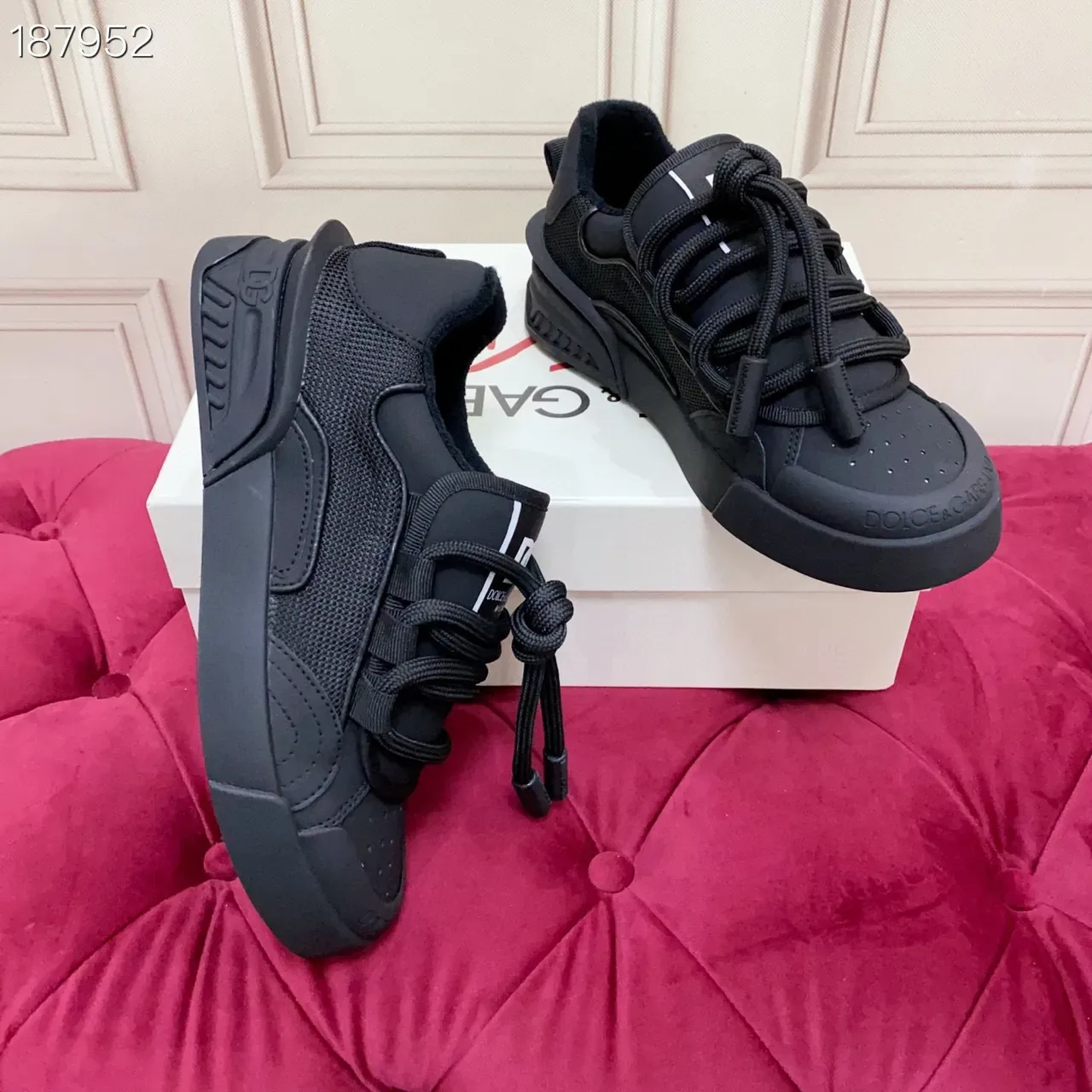Dolce & Gabbana B23 黑色单色生活方式运动鞋 4