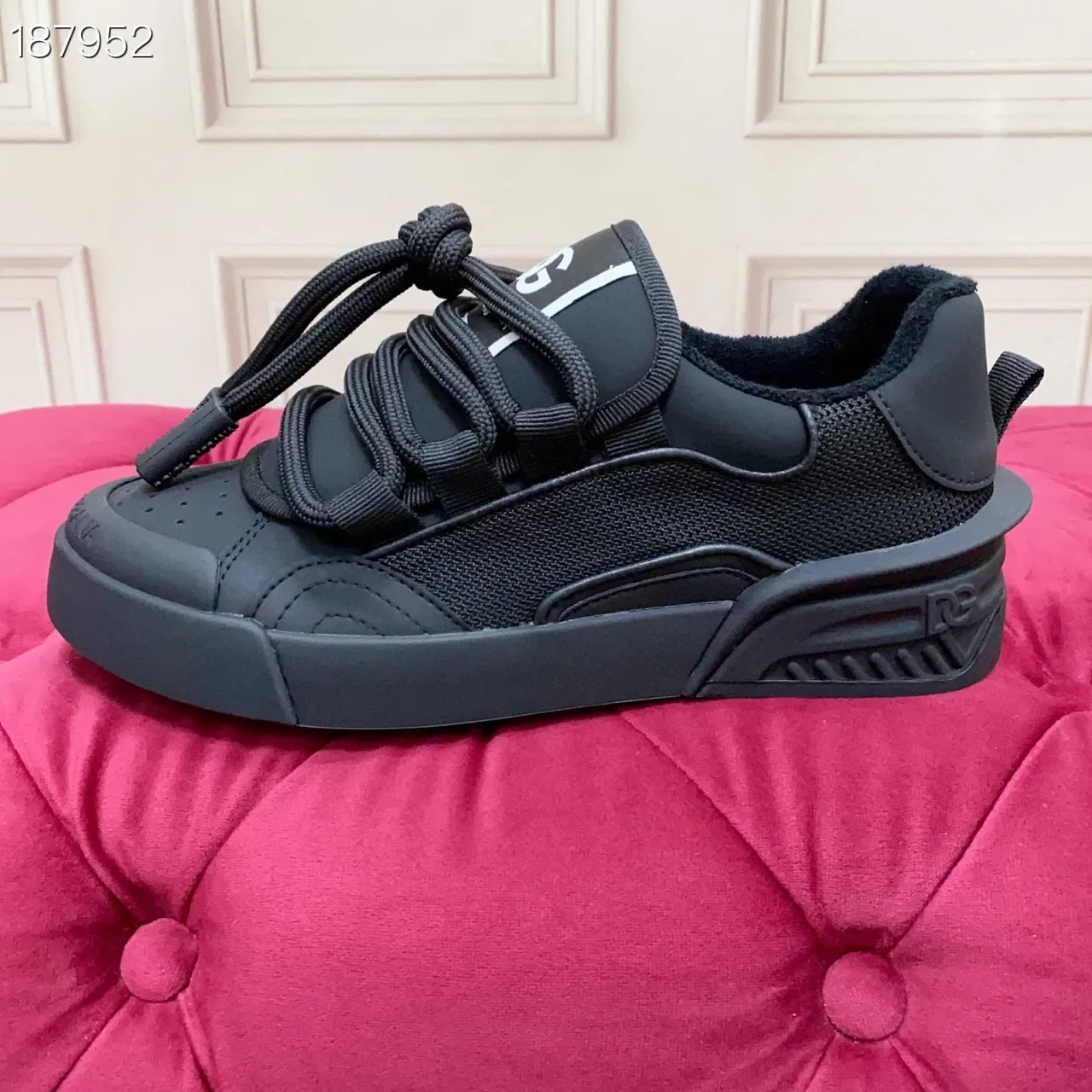 Dolce & Gabbana B23 黑色单色生活方式运动鞋 6