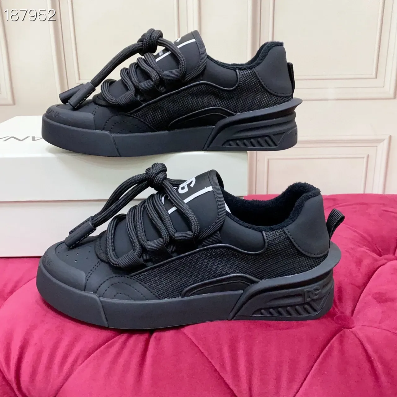 Dolce & Gabbana B23 黑色单色生活方式运动鞋 8