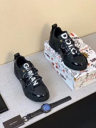 Dolce & Gabbana Sneakers à lacets logo, noirs, brillants, avec bride au orteil 6
