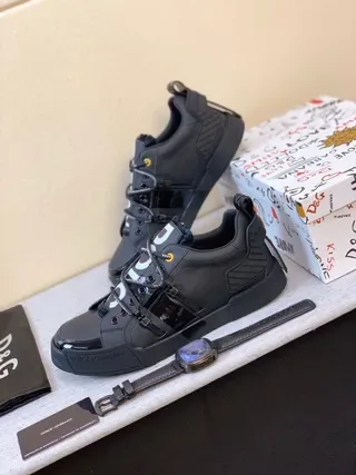 Dolce & Gabbana Sneakers à lacets logo, noirs, brillants, avec bride au orteil 8