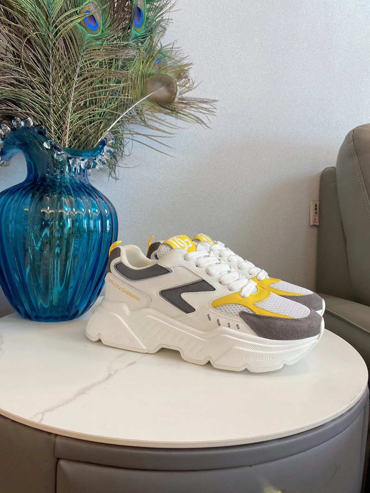Dolce & Gabbana Portofino sneakers chunky semelle blanche jaune blocage couleur asymétrique 2