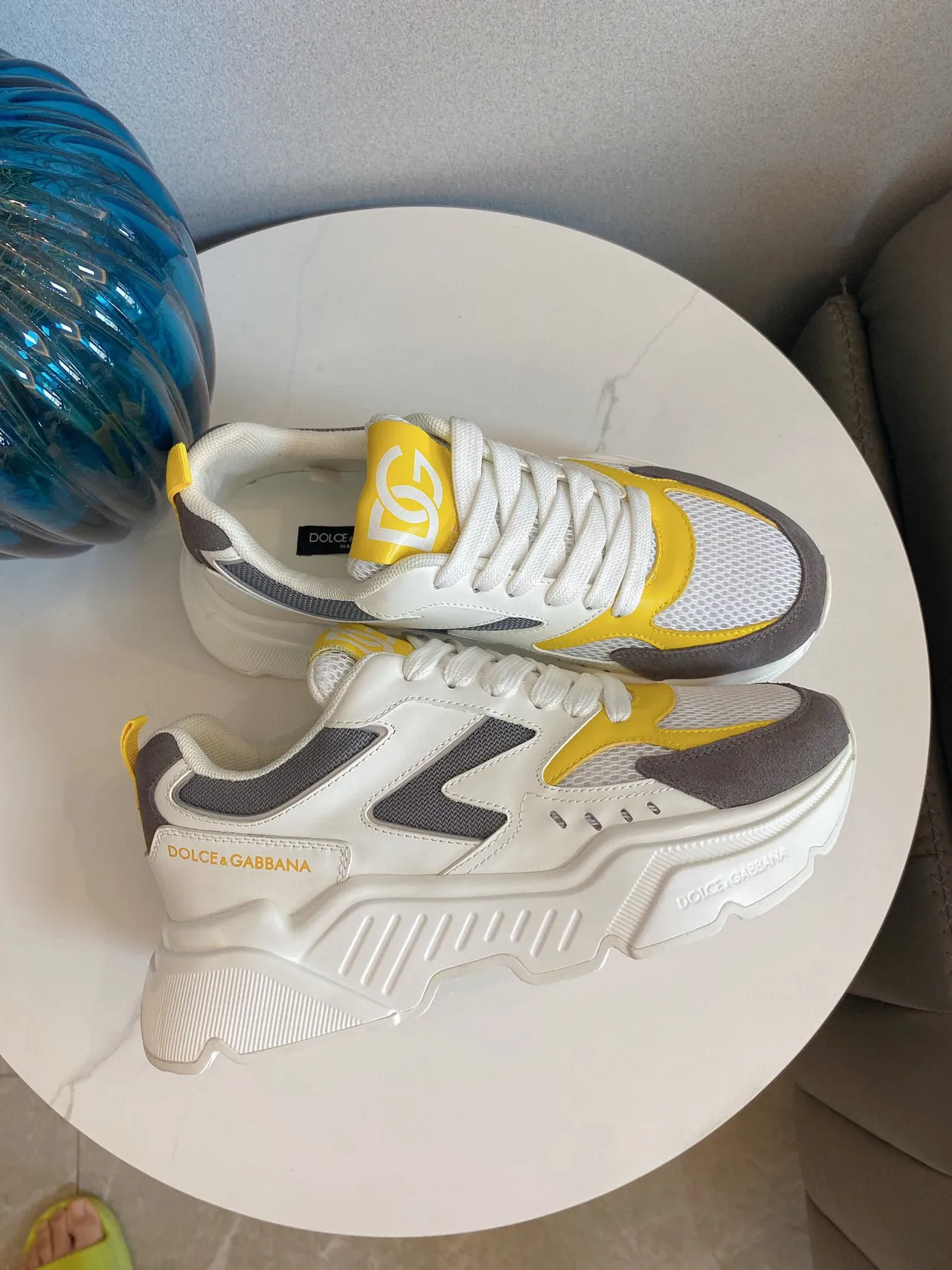 Dolce & Gabbana Portofino sneakers chunky semelle blanche jaune blocage couleur asymétrique 3