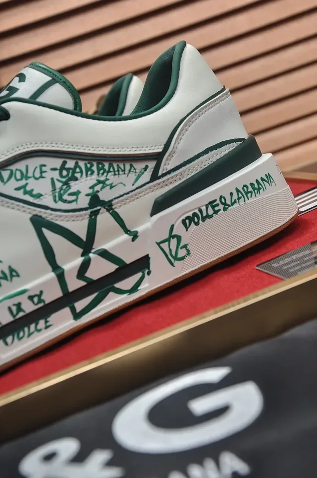 Dolce & Gabbana White Green Low-Top Platform Graffiti-Print Leather Lifestyle Sneakers 2