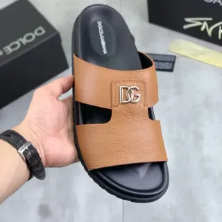 Dolce & Gabbana بني أسود نعال جلد ناعم حزامتين