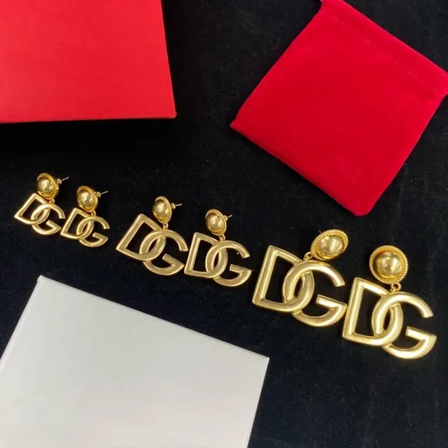 Dolce & Gabbana DG Logo সোনালি ড্রপ কানের দুল 4