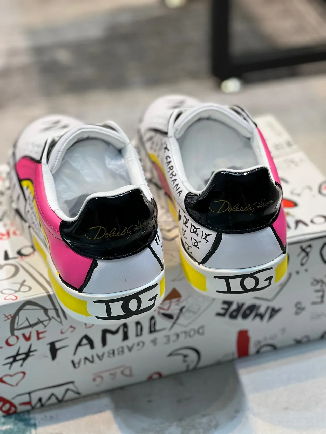 Dolce & Gabbana Portofino Chaussures Lifestyle Blanches Roses Graffiti-Print à col bas 2