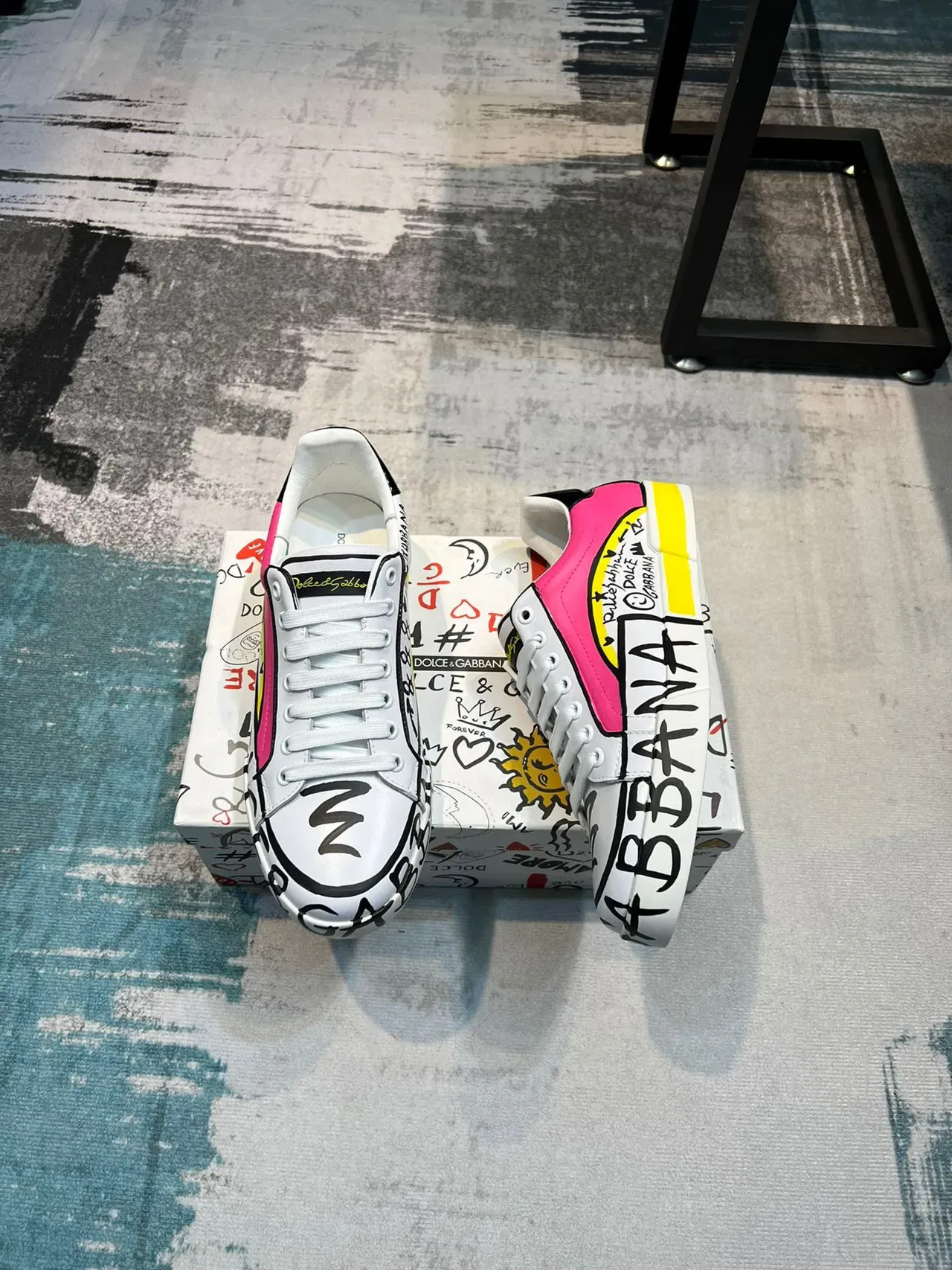 Dolce & Gabbana Portofino Chaussures Lifestyle Blanches Roses Graffiti-Print à col bas 4