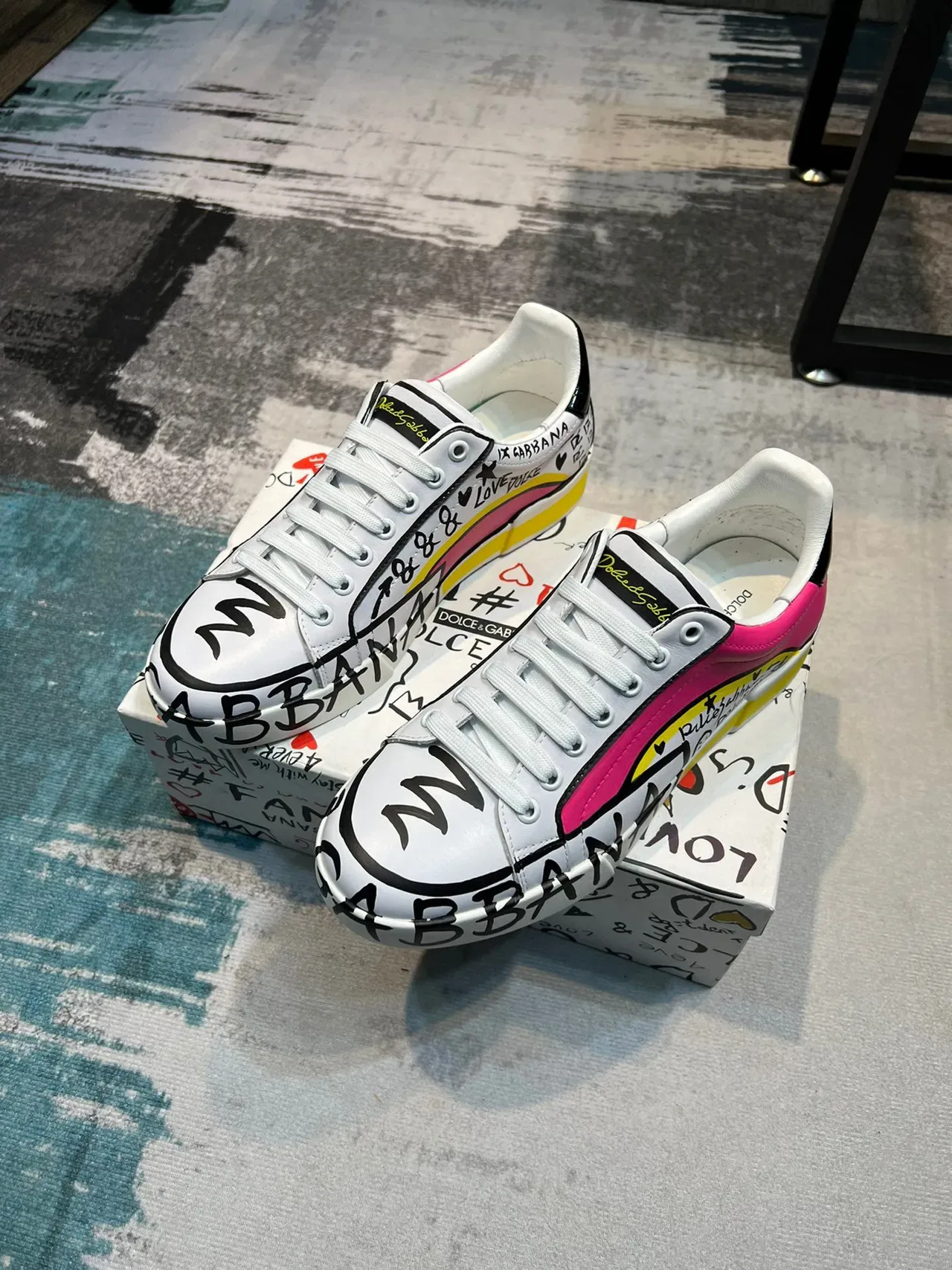 Dolce & Gabbana Portofino Chaussures Lifestyle Blanches Roses Graffiti-Print à col bas 5