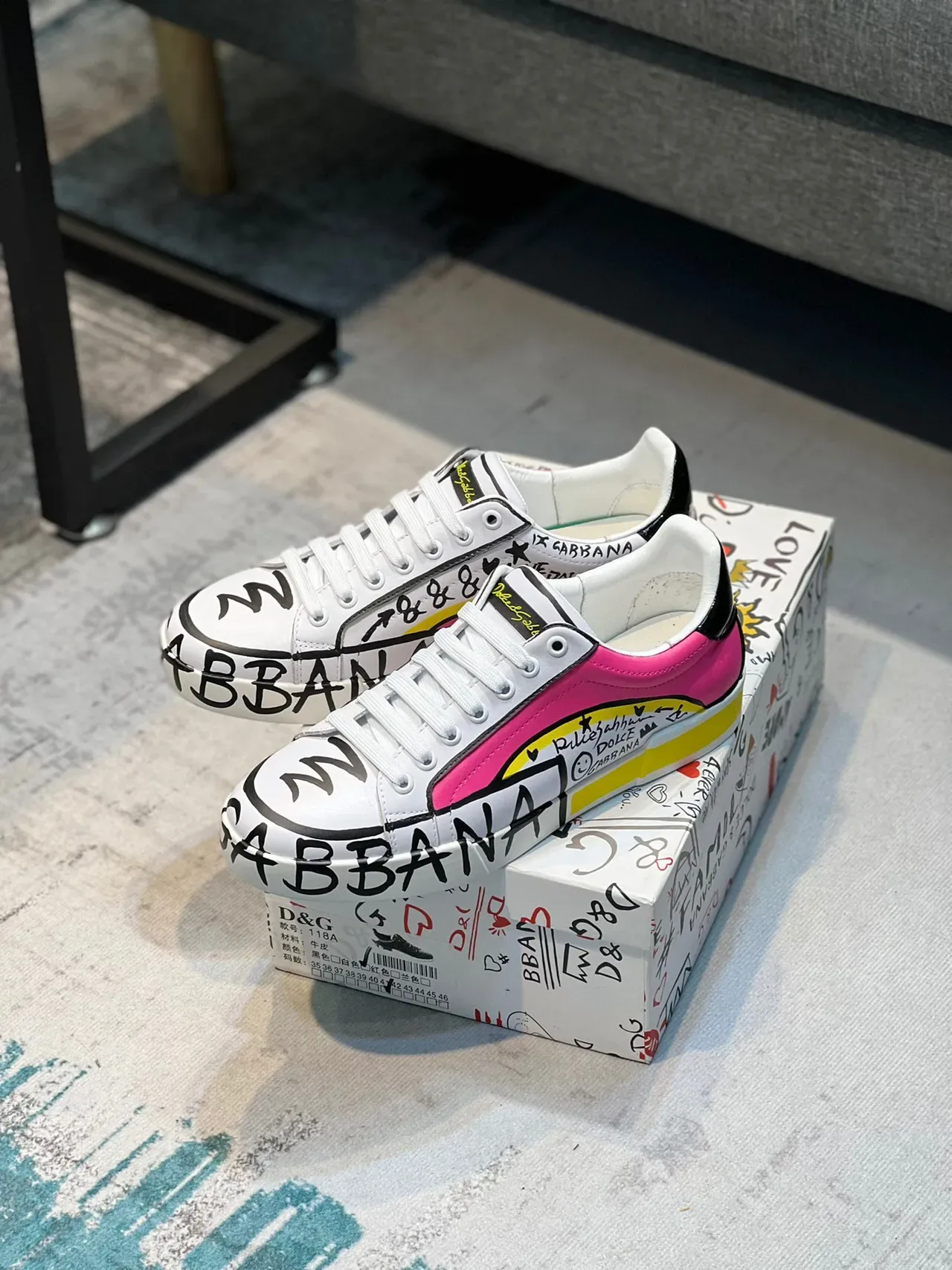 Dolce & Gabbana Portofino Chaussures Lifestyle Blanches Roses Graffiti-Print à col bas 7