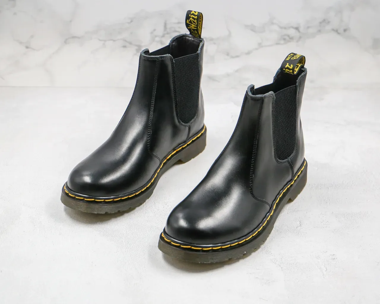 Dr. Martens चेल्सी बूट काले पीले चिकनी चमड़ी वेल्ट स्टीचिंग चेल्सी बूट 9