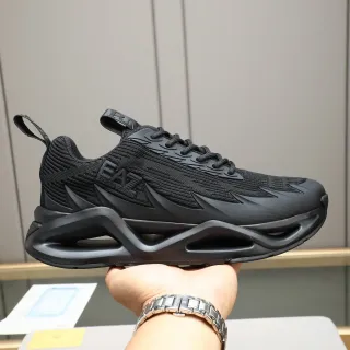 Emporio Armani কালো একরঙা নিট উপর লাইফস্টাইল স্নিকার