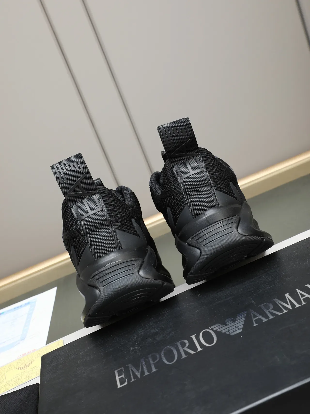 Emporio Armani काला मोनोक्रोम निटेड अपर लाइफस्टाइल स्नीकर 3