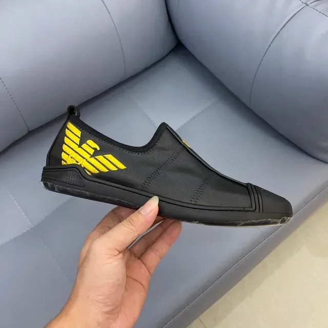 Emporio Armani Mocassins Noir Jaune Cuir Slip-On Brodé Logo Aigle 6