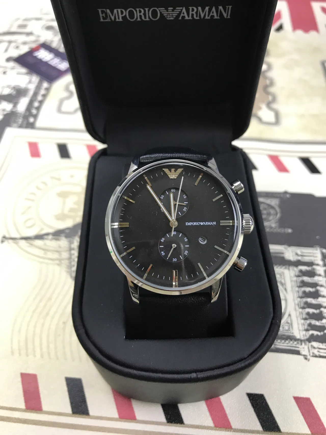 Emporio Armani كرونوغراف وجه أسود كوارتز ساعة 8