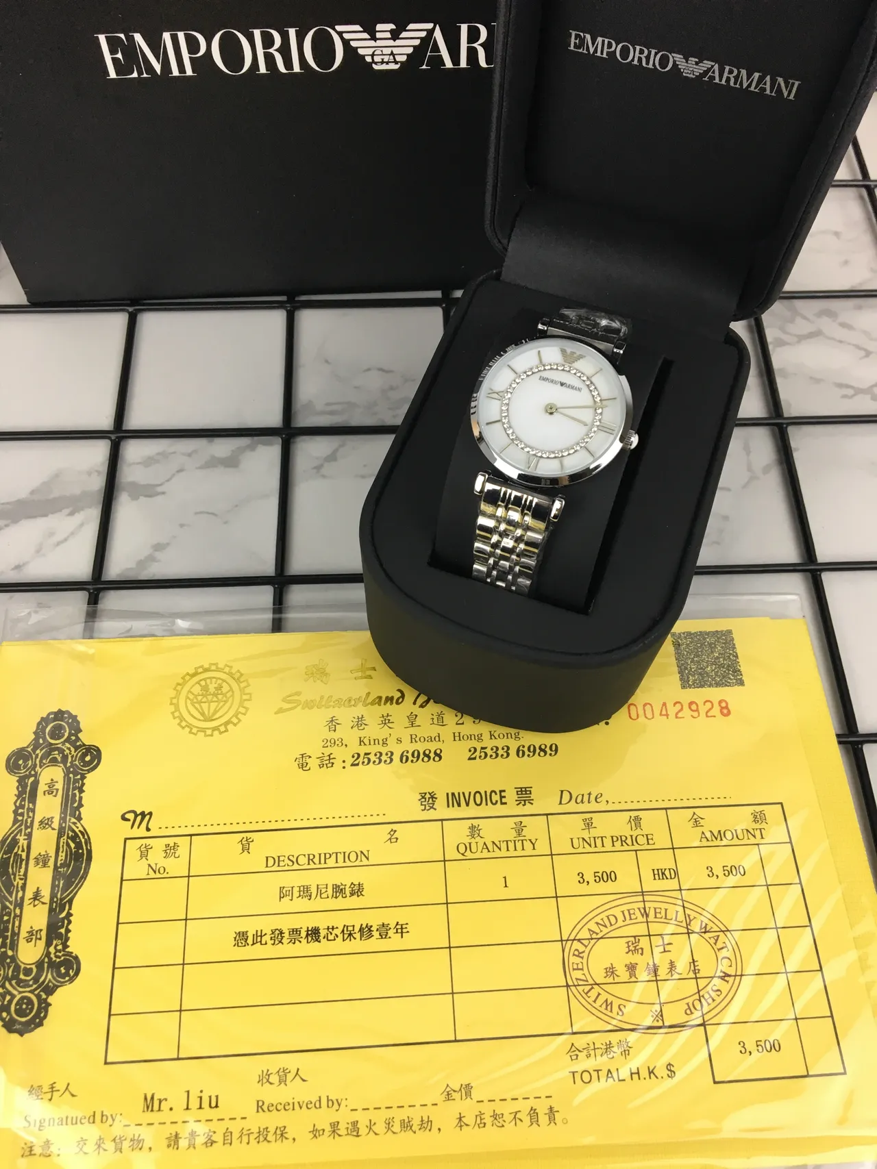 Emporio Armani Classic فضي أبيض حالة مستديرة تاج أم الؤلؤ كوارتز 9
