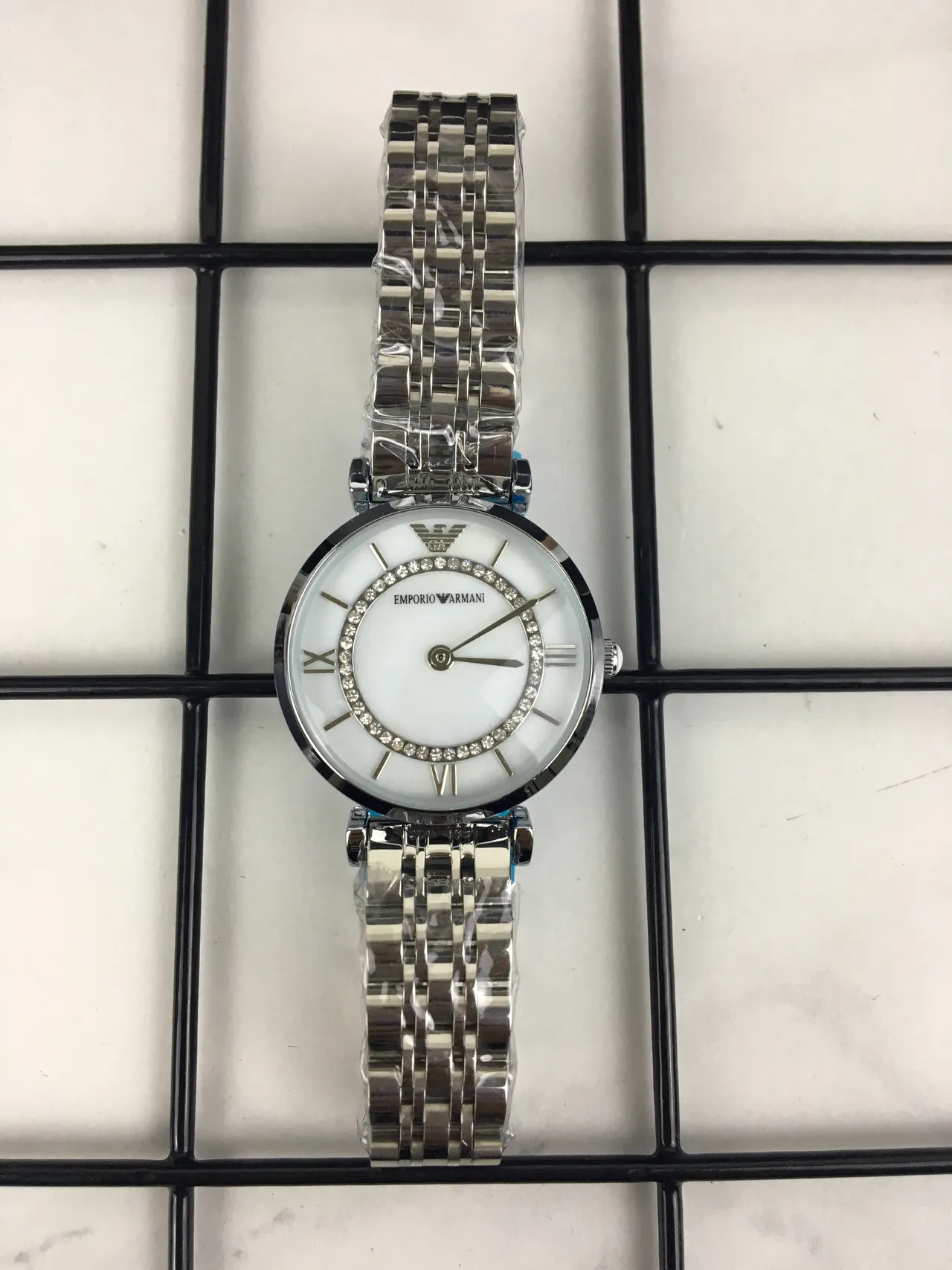 Emporio Armani Classic فضي أبيض حالة مستديرة تاج أم الؤلؤ كوارتز 12