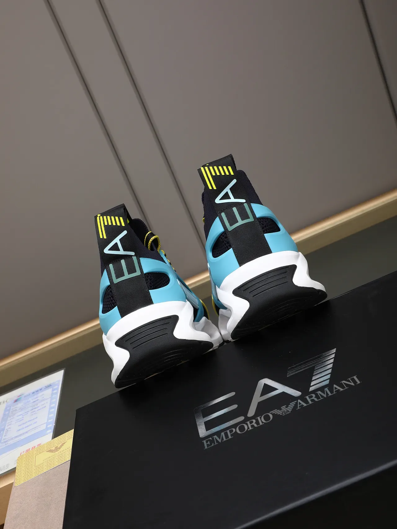 Emporio Armani EA7 Navy Sky Blue Lemon Yellow zapatillas lifestyle con cordones 3