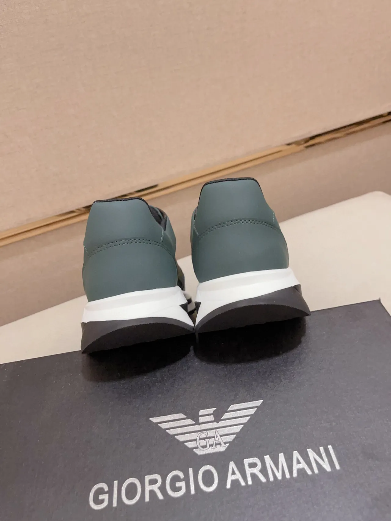 Emporio Armani EA7 双色绿白生活运动鞋 9