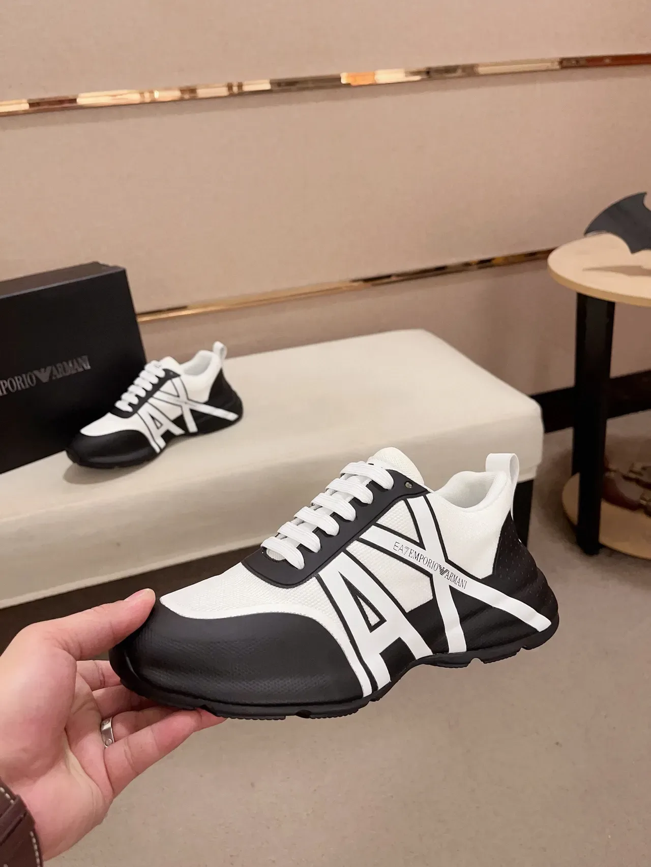 Emporio Armani Tênis Lifestyle Preto e Branco Logo Monocromo 3