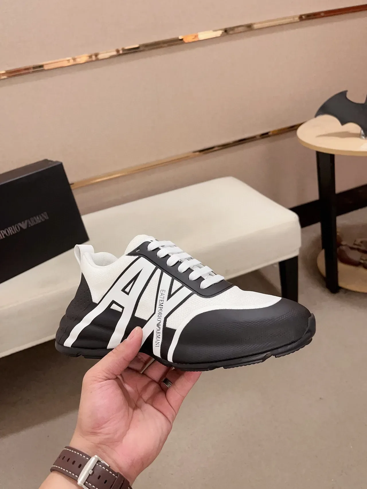 Emporio Armani Tênis Lifestyle Preto e Branco Logo Monocromo 4